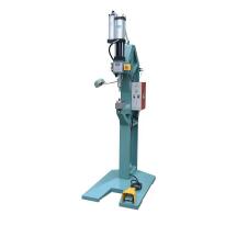 鉚接機(jī)廠家:氣液增壓鉚接機(jī)的操作注意事項