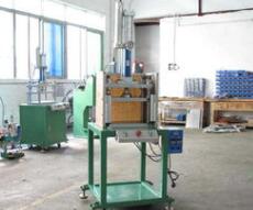 相比普通液壓鉚接機(jī)，氣液增壓鉚接機(jī)有什么不同