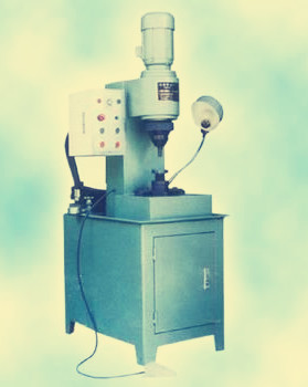 采購(gòu)時(shí)選擇氣動(dòng)鉚接機(jī)好還是液壓鉚接機(jī)好？